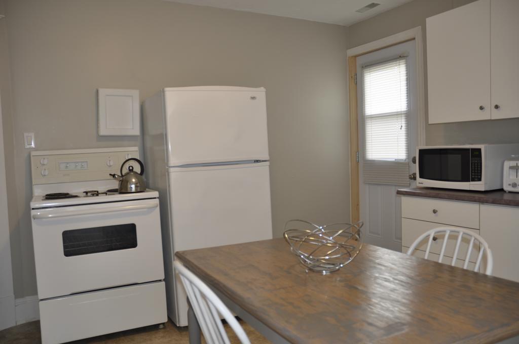 Moncton Suites - Apartments Across Georges Dumont ภายนอก รูปภาพ