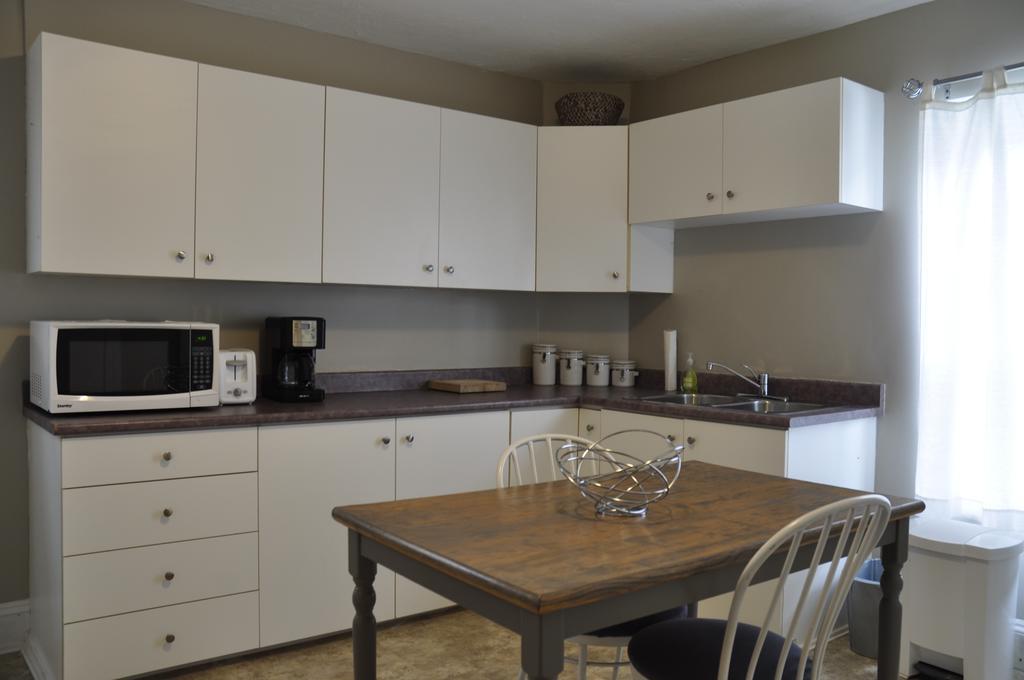 Moncton Suites - Apartments Across Georges Dumont ภายนอก รูปภาพ