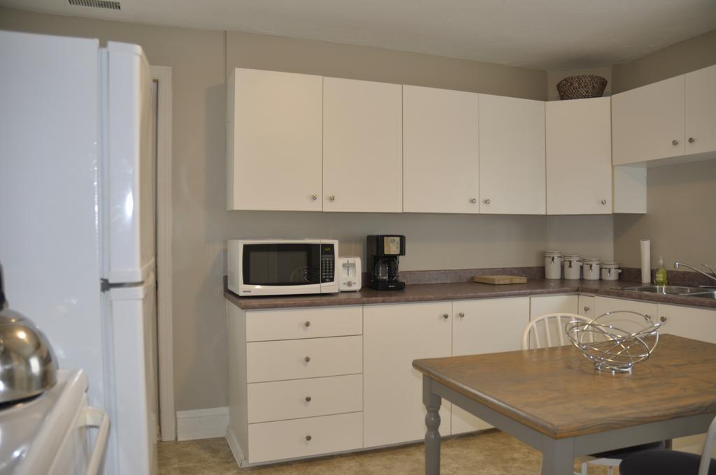 Moncton Suites - Apartments Across Georges Dumont ภายนอก รูปภาพ