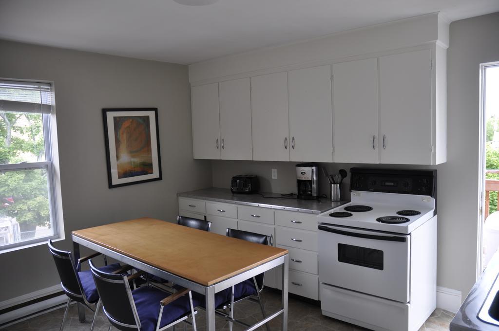 Moncton Suites - Apartments Across Georges Dumont ภายนอก รูปภาพ