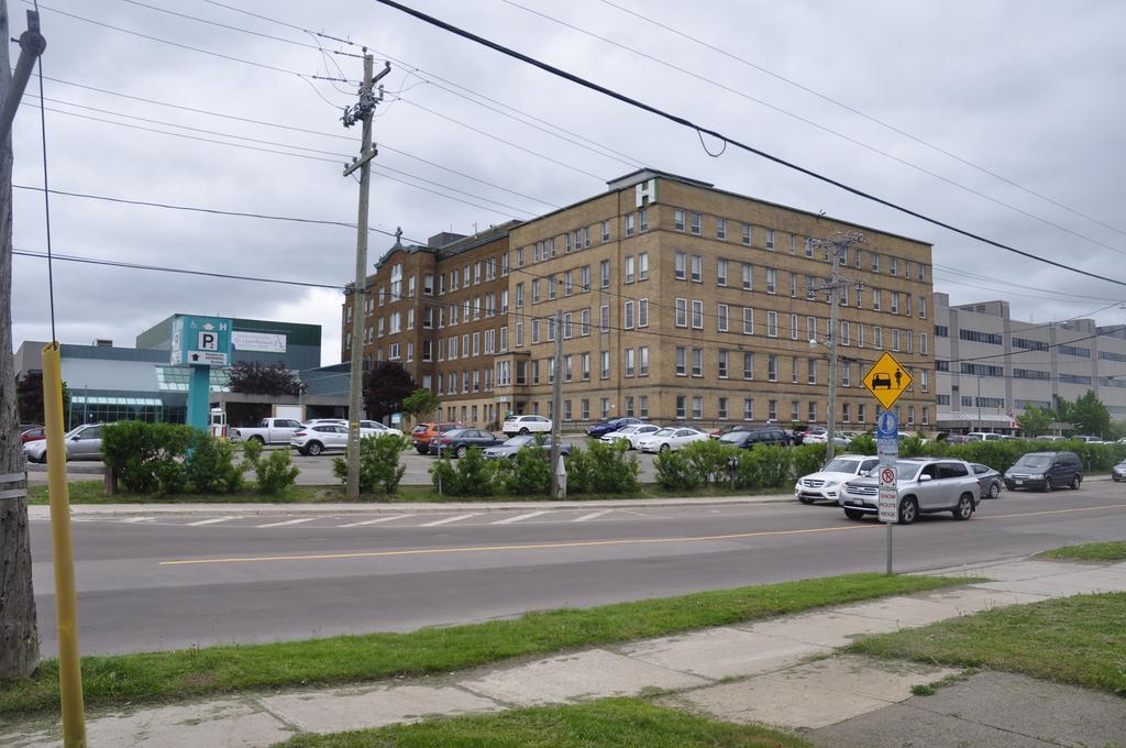 Moncton Suites - Apartments Across Georges Dumont ภายนอก รูปภาพ