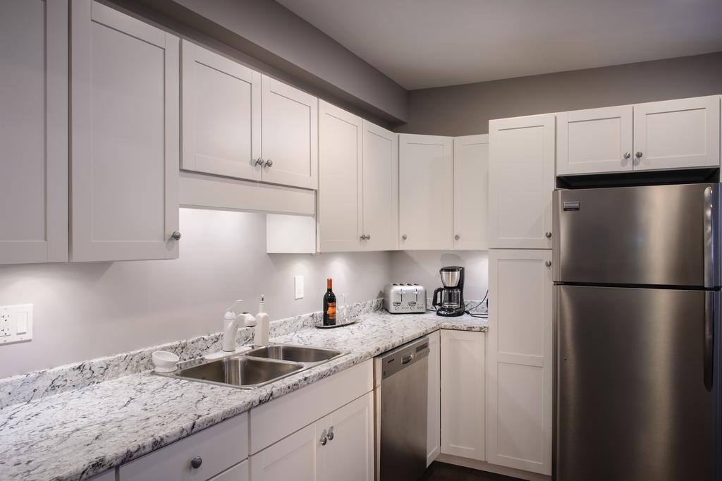 Moncton Suites - Apartments Across Georges Dumont ภายนอก รูปภาพ