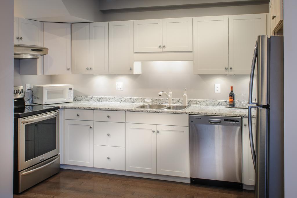 Moncton Suites - Apartments Across Georges Dumont ภายนอก รูปภาพ