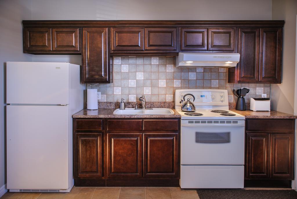 Moncton Suites - Apartments Across Georges Dumont ภายนอก รูปภาพ