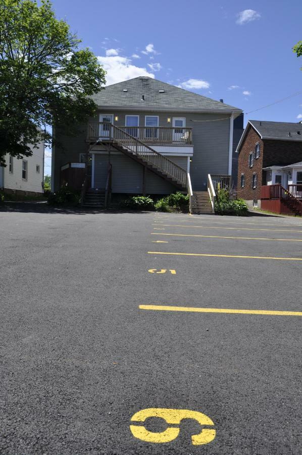 Moncton Suites - Apartments Across Georges Dumont ภายนอก รูปภาพ